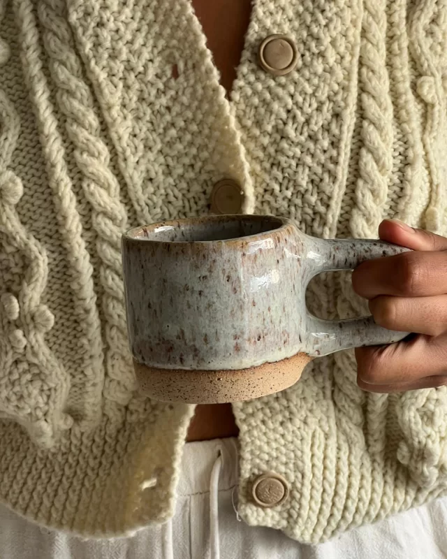 Cozy vibes are here ❄️☕️It’s sweaters, hot drinks and oversized mugs season.#alliyahandthings #ceramicmugs #cozyvibesonly #handmadeceramicsdesign #handmadeceramics #shopsmallbusinesses